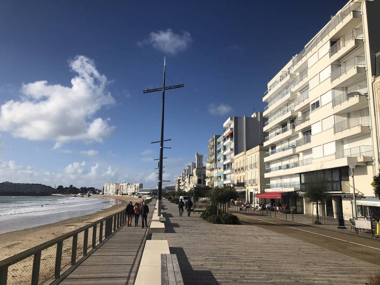 Dans la nuit de vendredi &agrave; samedi, une altercation a &eacute;clat&eacute; dans une discoth&egrave;que des Sables-d'Olonne, sur le remblai, avant de se poursuivre dans une rue du centre-ville. Deux jeunes ont &eacute;t&eacute; s&eacute;rieusement bless&eacute;s.