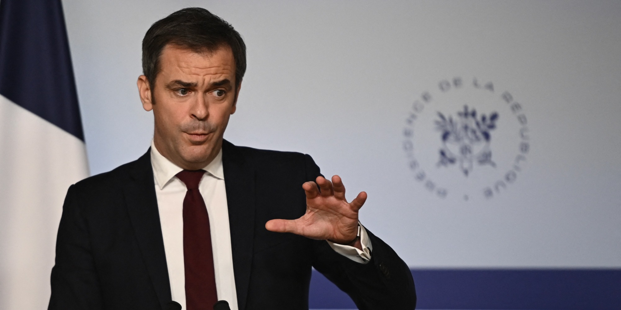 , L&eacute;gislatives : Olivier V&eacute;ran d&eacute;nonce l&rsquo;agression d&rsquo;un &eacute;lu colleur d&rsquo;affiche