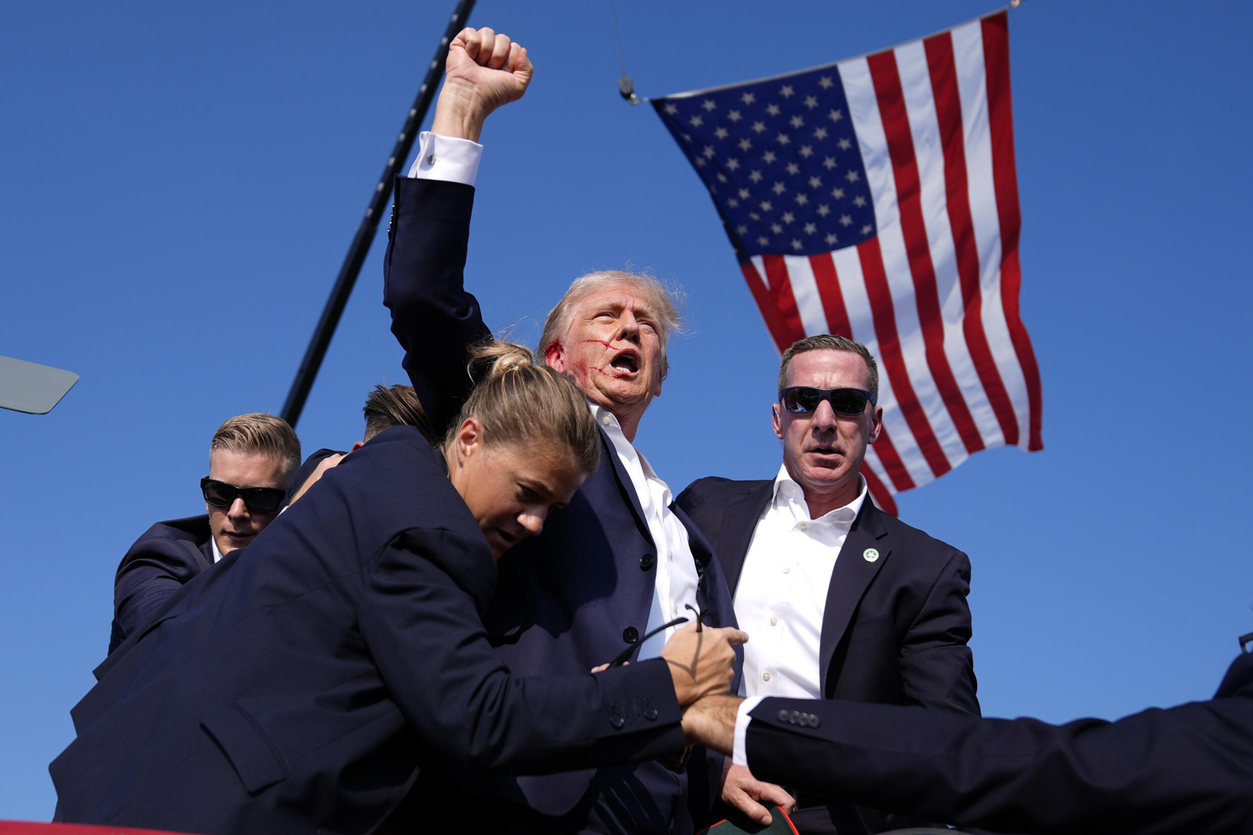 Le candidat r&eacute;publicain Donald Trump apr&egrave;s une tentative d'assassinat &agrave; Butler, aux &Eacute;tats-Unis, le 13 juillet 2024.