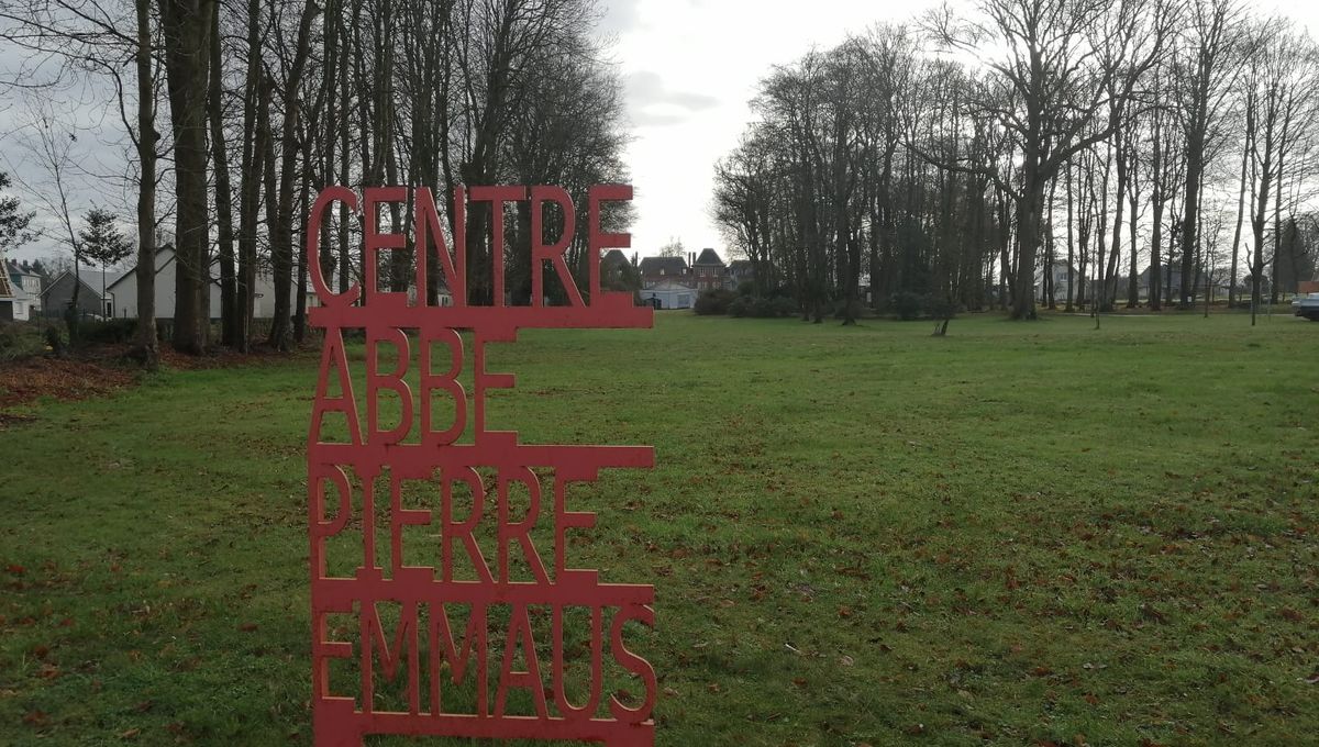 , A Esteville, le maire r&eacute;fl&eacute;chit &agrave; garder le nom de l&rsquo;&eacute;cole Abb&eacute; Pierre apr&egrave;s les accusations d&rsquo;agressions sexuelles