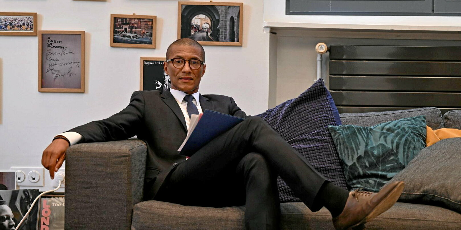 , Ce que mijote Karim Bouamrane, le maire de Saint-Ouen en piste pour Matignon