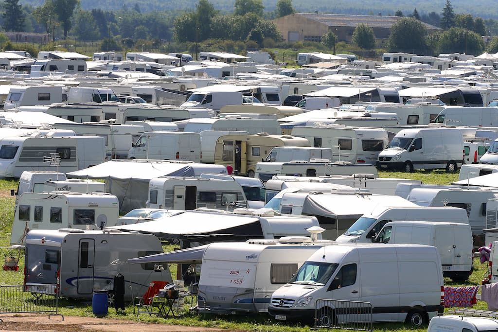 , Essonne : un maire &laquo;ceintur&eacute; et pouss&eacute; de force&raquo; alors qu&rsquo;il s&rsquo;opposait &agrave; l&rsquo;installation ill&eacute;gale de gens du voyage