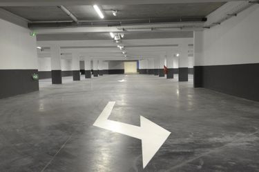 Photo illustration d'un parking souterrain.