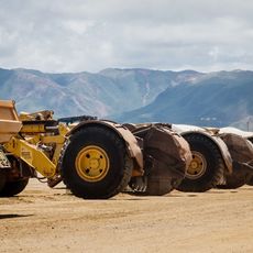 Des &eacute;quipements d'extraction de nickel, en f&eacute;vrier 2024, suite &agrave; l'annonce de la suspension des op&eacute;rations sur le site de Vavouto, pr&egrave;s de Kone en Nouvelle-Cal&eacute;donie.