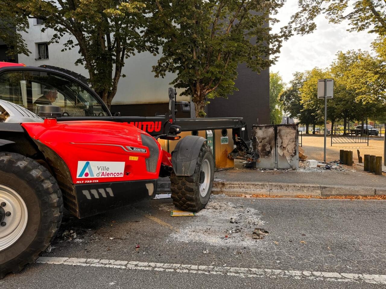 , &laquo;&nbsp;Nous ne c&eacute;dons pas &agrave; l&rsquo;intimidation&nbsp;&raquo; : apr&egrave;s la nuit de violences, la Ville d&rsquo;Alen&ccedil;on porte plainte