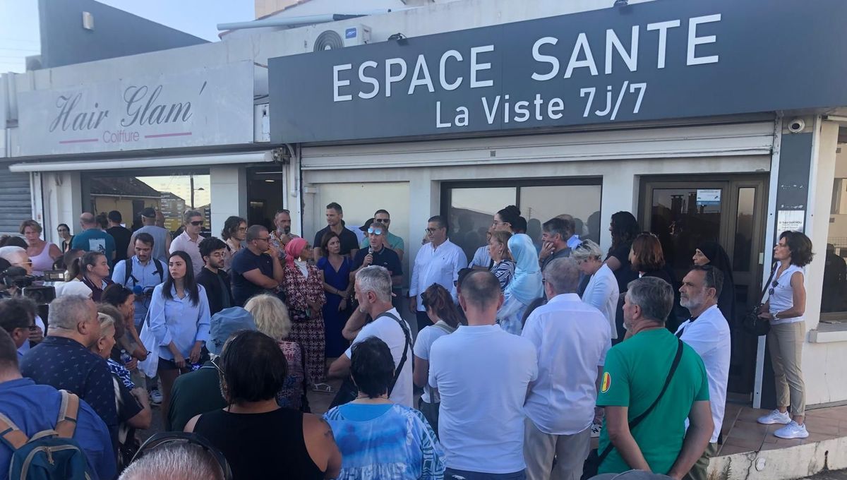 , Une centaine de personnes rassembl&eacute;es &agrave; La Viste &agrave; Marseille en soutien &agrave; la m&eacute;decin agress&eacute;e &agrave; son cabinet
