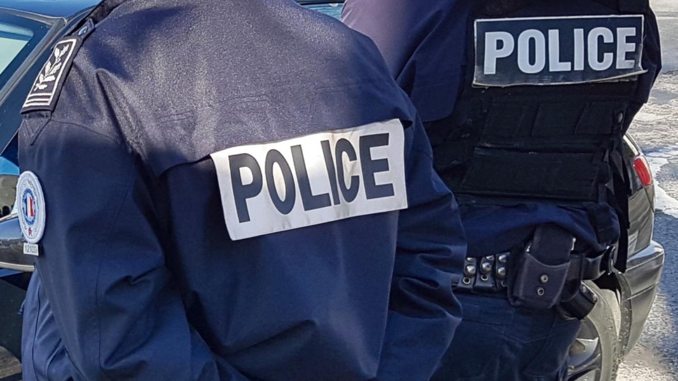 , Alors qu&rsquo;il est conduit aux urgences &agrave; &Eacute;vreux, il insulte et menace de mort des policiers
