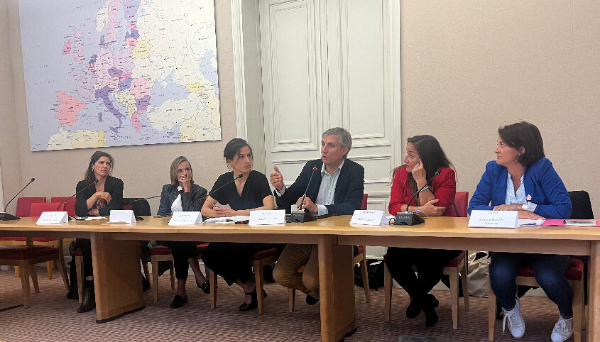 , Cr&egrave;ches : Des &eacute;lus &eacute;cologistes veulent &laquo; tout changer &raquo; pour sauver un syst&egrave;me &laquo; &agrave; bout de souffle