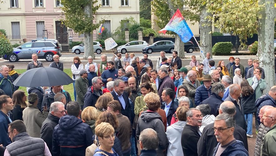 , Habitants et &eacute;lus r&eacute;unis &agrave; Mazamet pour dire &laquo;&nbsp;non&nbsp;&raquo; &agrave; l&rsquo;homophobie apr&egrave;s l&rsquo;agression de Paul