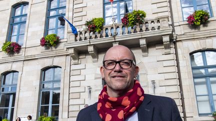 Herv&eacute; Guihard, le maire de Saint-Brieuc devant l'H&ocirc;tel de ville le 28 juin 2020. (PHILIPPE RENAULT / MAXPPP)