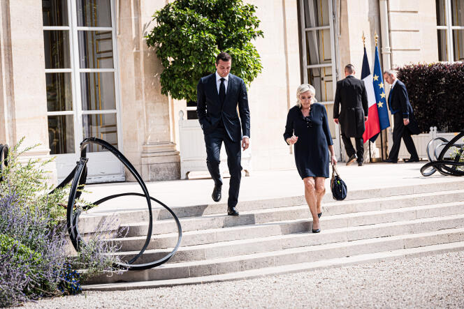 Les repr&eacute;sentants du Rassemblement national, Jordan Bardella et Marine Le&nbsp;Pen, re&ccedil;us &agrave; l&rsquo;Elys&eacute;e, &agrave; Paris, le 26&nbsp;ao&ucirc;t&nbsp;2024.