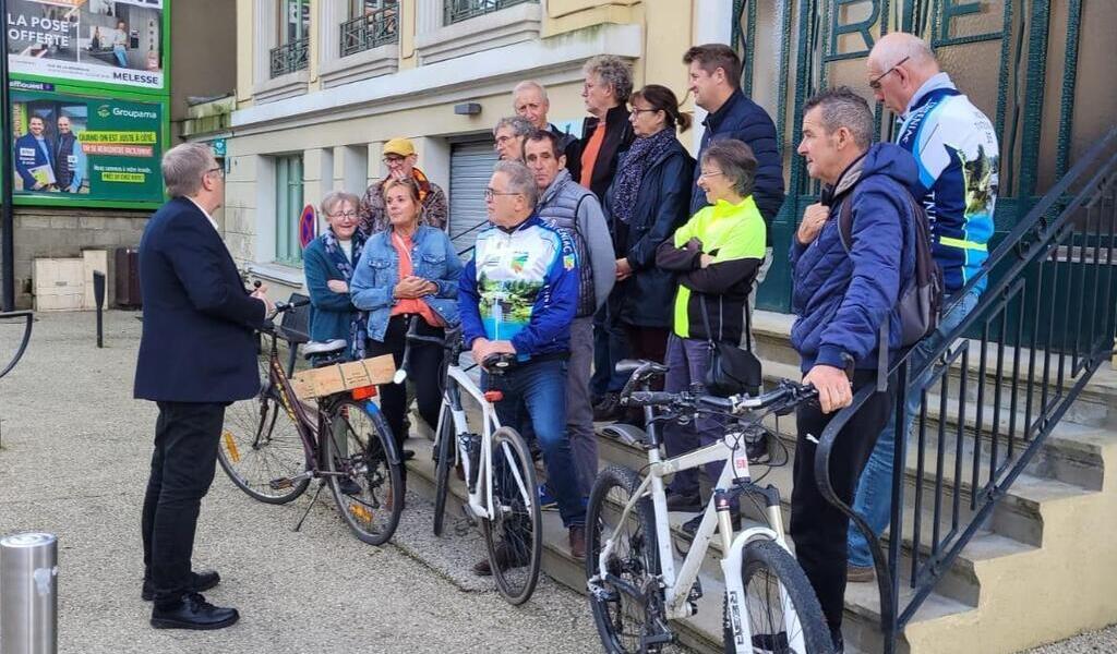 , Cyliste tu&eacute; &agrave; Paris : Lors du rassemblement &agrave; Tint&eacute;niac, le maire &eacute;voque l&rsquo;agression d&rsquo;une cycliste