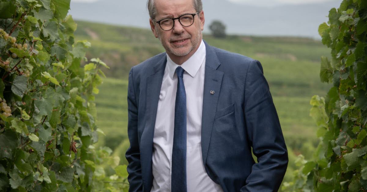 , Grand Est Christian Deb&egrave;ve se met en retrait du conseil r&eacute;gional