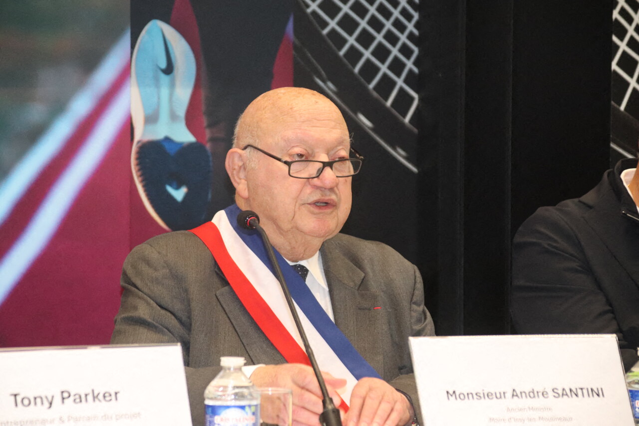 , Issy-les-Moulineaux : petite victoire pour l&rsquo;ancien huissier qui accuse Andr&eacute; Santini d&rsquo;agression sexuelle