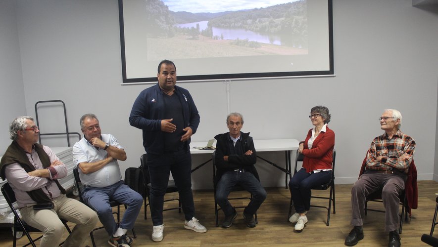 , Risques pour la s&eacute;curit&eacute;, paysage d&eacute;figur&eacute;&hellip; Elus et habitants s&rsquo;opposent au projet photovolta&iuml;que sur le lac de Mond&eacute;ly