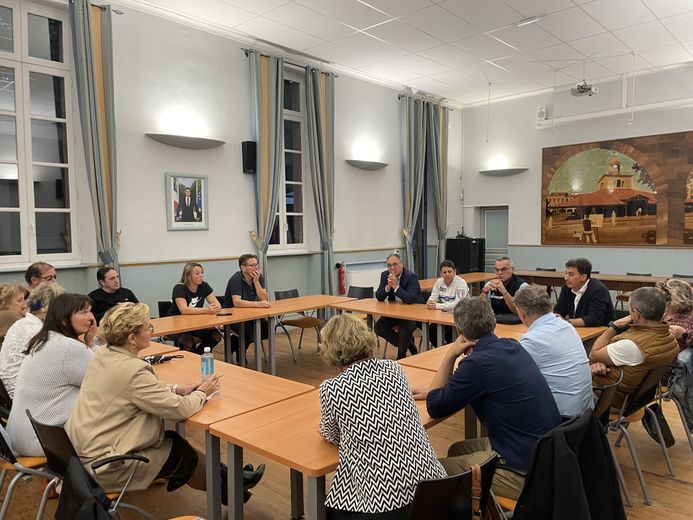 Commer&ccedil;ants, &eacute;lus et forces de l&rsquo;ordre se r&eacute;unissaient pour faire le point sur l&rsquo;avanc&eacute;e de ce dossier &eacute;pineux.