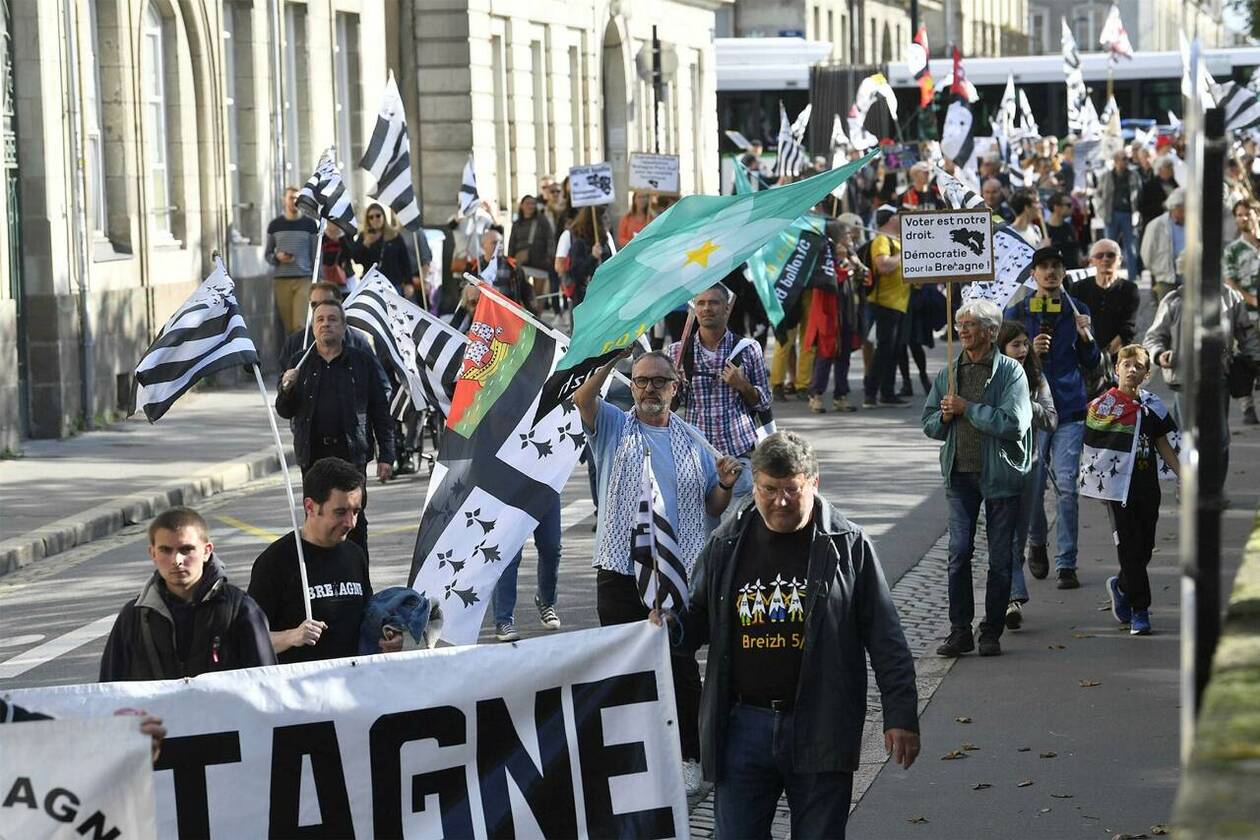 Florian Le Teuff, adjoint &agrave; la maire de Nantes en charge des enjeux bretons, aurait &eacute;t&eacute; agress&eacute; par un militant d&rsquo;extr&ecirc;me droite, en marge de la manifestation pour le rattachement de la Loire-Atlantique &agrave; la Bretagne, ce samedi 12&nbsp;octobre, &agrave; Nantes.