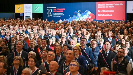 Des maires au Congr&egrave;s des maires de France, le 19 novembre 2024 &agrave; Paris. (HENRIQUE CAMPOS / HANS LUCAS)