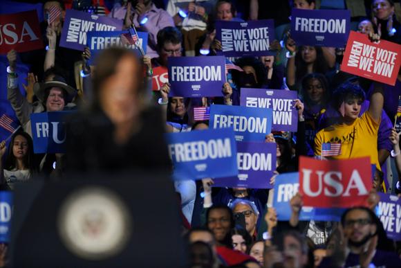 Kamala Harris en meeting &agrave; Milwaukee, dans le Wisconsin, le 1er&nbsp;novembre&nbsp;2024. (AP Photo/Paul Beaty)