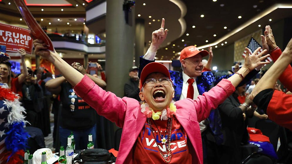 Donald Trump &eacute;lu pr&eacute;sident des Etats-Unis (m&eacute;dias) - Gallery. Les supporteurs de Donald Trump sentent souffler le vent de la victoire.