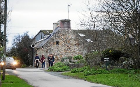 Sur la route des Roches Blanches, &agrave; proximit&eacute; du sentier, se situe le village calme de Leyd, &agrave; Douarnenez.