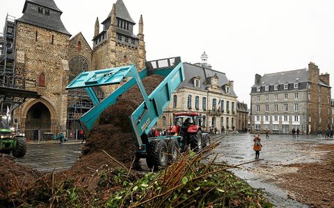 &Eacute;pargn&eacute;e par les premi&egrave;res manifestations de l&rsquo;ann&eacute;e, Saint-Brieuc n&rsquo;aura gu&egrave;re attendu longtemps pour recevoir son lot. En l&rsquo;occurrence de la terre, d&eacute;vers&eacute;e par une noria de tracteurs le 21&nbsp;f&eacute;vrier.