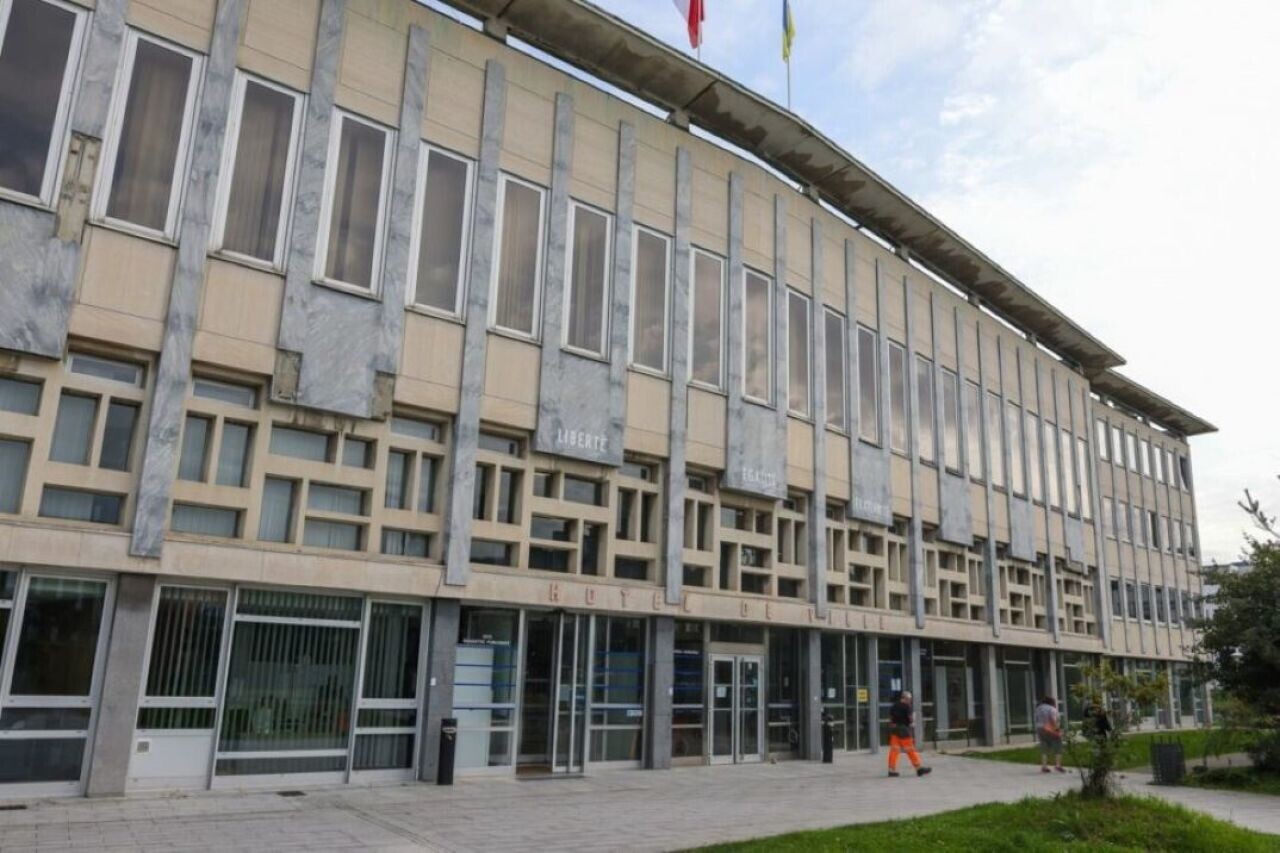 , Exc&eacute;d&eacute;s, ils insultent une &eacute;lue et du personnel de la ville de Dieppe de &laquo;&nbsp;bons &agrave; rien&nbsp;&raquo;