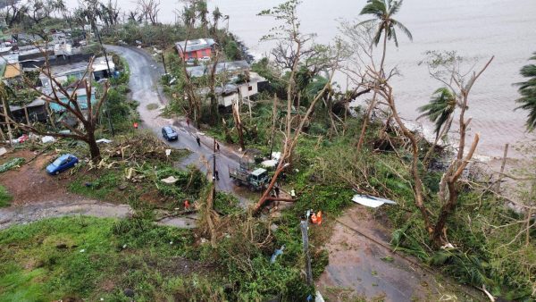 , Mayotte : les premiers secours arrivent, les &eacute;lus locaux se mobilisent