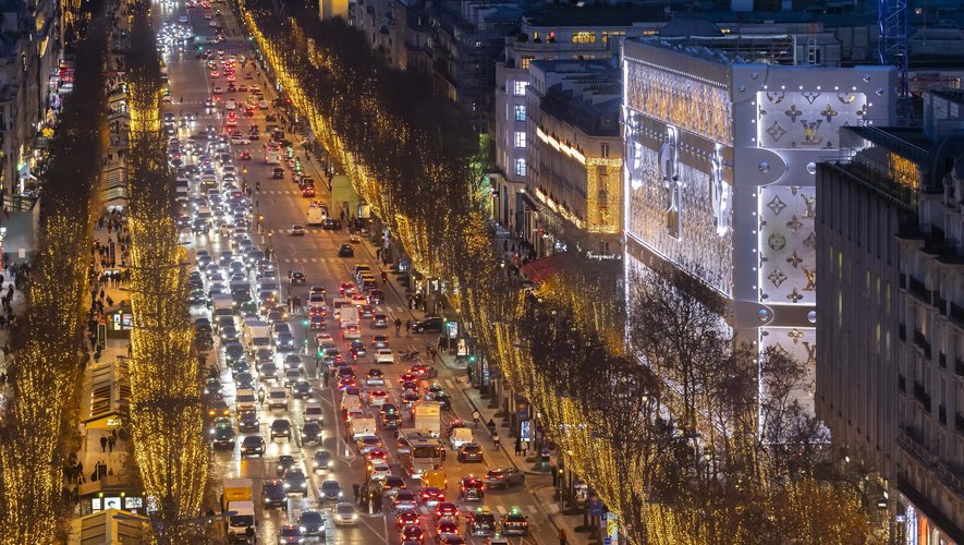 , &laquo;&nbsp;Paris n&rsquo;est pas &agrave; vendre !&nbsp;&raquo; : le recours des &eacute;lus &eacute;cologistes contre la malle Louis Vuitton sur les Champs-&Eacute;lys&eacute;es