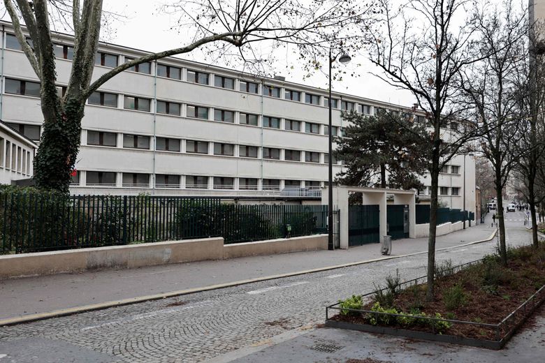 Le lyc&eacute;e Rodin, situ&eacute; dans le&nbsp;XIIIe arrondissement de Paris, o&ugrave; le drame a eu lieu.