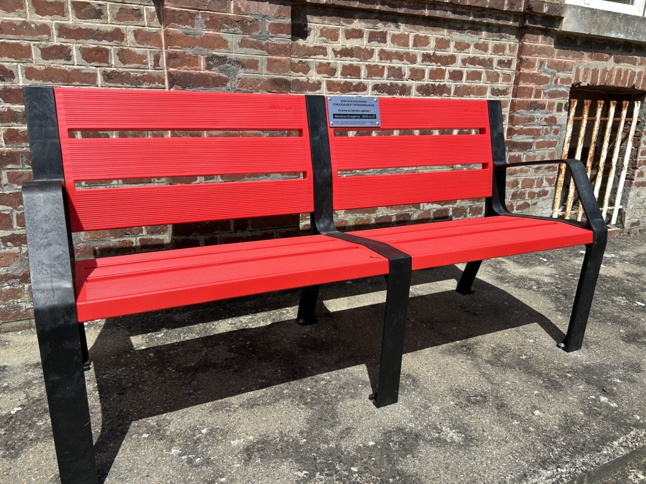 , Un banc rouge bient&ocirc;t install&eacute; &agrave; Feuqui&egrave;res-en-Vimeu contre les violences conjugales