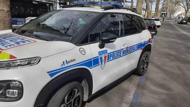 Nantes : des policiers municipaux vis&eacute;s par des tirs de mortier d'artifice, 'la tension monte'