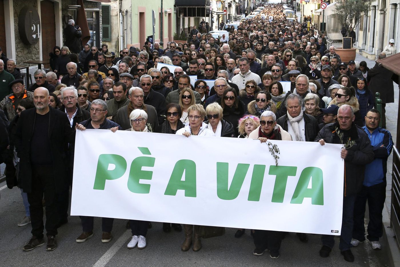 , Corse : &eacute;lus et citoyens se mobilisent contre les violences mafieuses