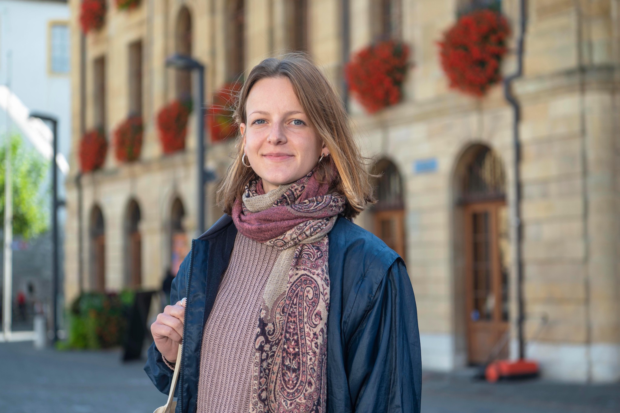 Ella-Mona Chevalley &agrave; Yverdon-les-Bains, octobre 2022, candidate de Solidarit&eacute; & &Eacute;cologie pour une &eacute;lection compl&eacute;mentaire.