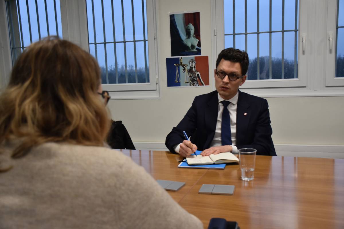 , Apr&egrave;s l&rsquo;agression de deux agents par un d&eacute;tenu, le d&eacute;put&eacute; a rencontr&eacute; la direction et les agents du centre de d&eacute;tention de Roanne