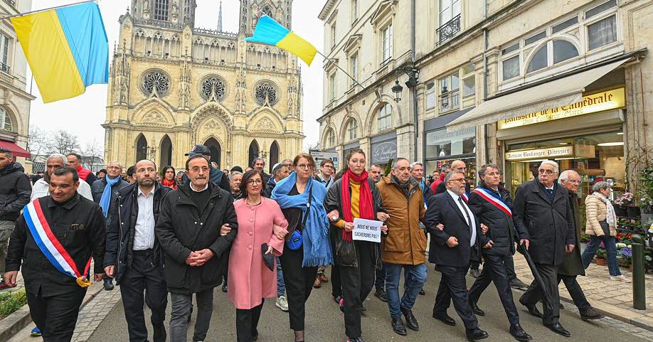 , Loiret &laquo; Ne pas laisser passer &raquo; : plus d&rsquo;un millier de manifestants apr&egrave;s l&rsquo;agression d&rsquo;un rabbin &agrave; Orl&eacute;ans