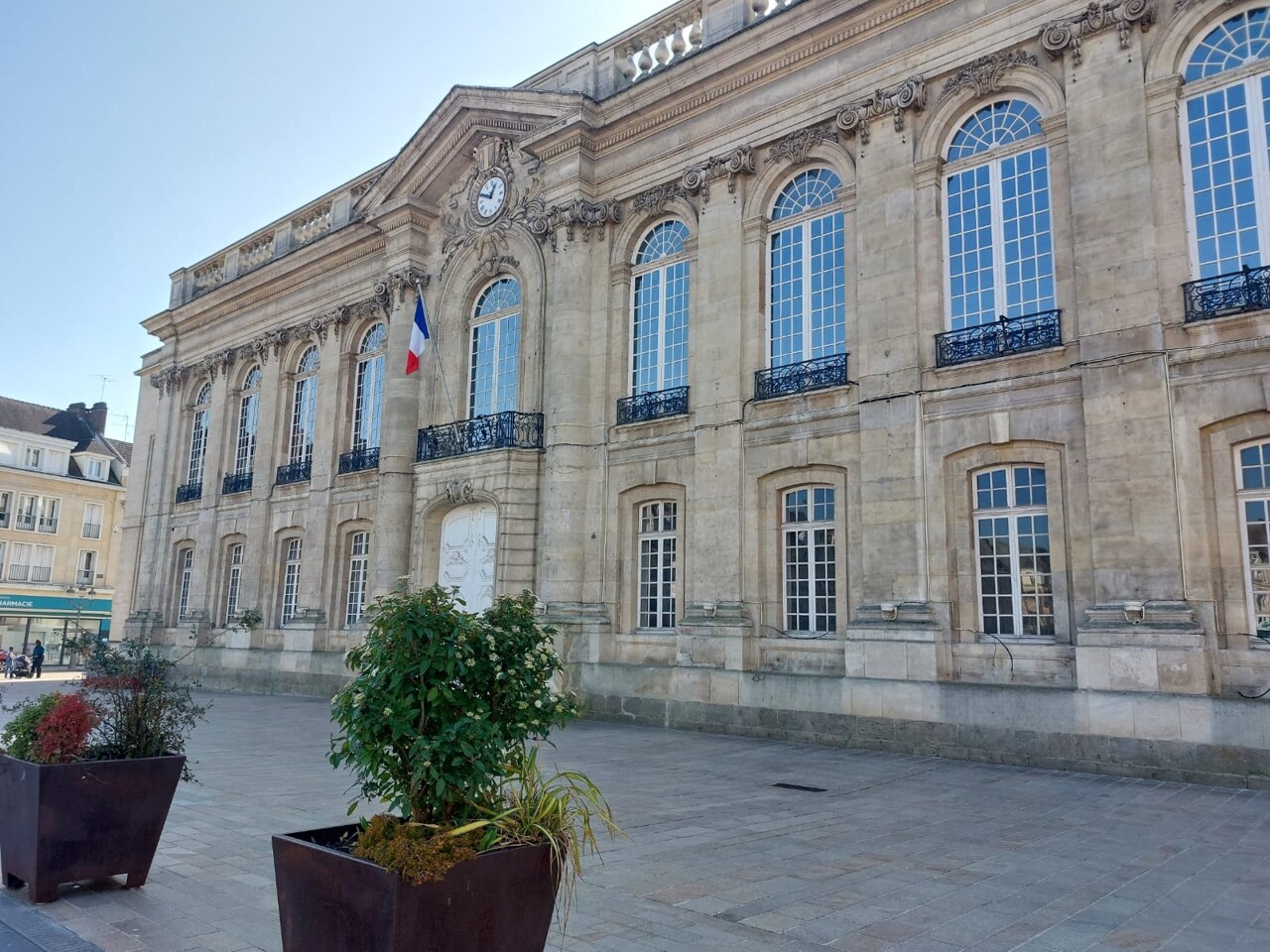 , Beauvais. &laquo;&nbsp;Bord&eacute;lisation&nbsp;&raquo; et &laquo;&nbsp;accusation d&rsquo;antis&eacute;mitisme&nbsp;&raquo; : que s&rsquo;est-il pass&eacute; au conseil municipal