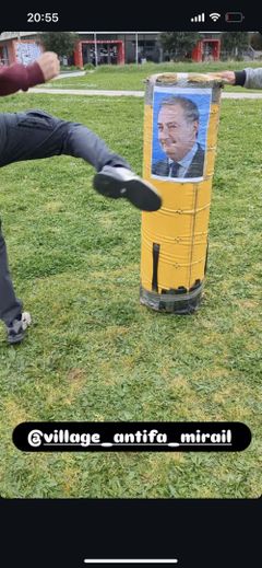 Le 4&nbsp;avril, &agrave; l&rsquo;universit&eacute; du Mirail, un sac de frappe &agrave; l&rsquo;effigie du maire de Toulouse.