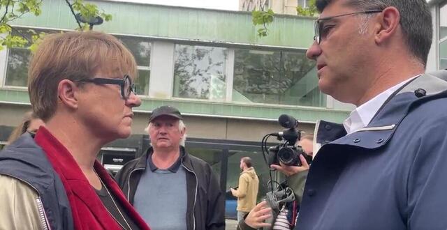 photo la maire de rennes nathalie app&eacute;r&eacute; et son opposant au conseil charles compagnon, se sont retrouv&eacute;s le vendredi 18 avril devant le restaurant subway de villejean, th&eacute;&acirc;tre d&rsquo;une fusillade la veille. &copy; ouest-france 