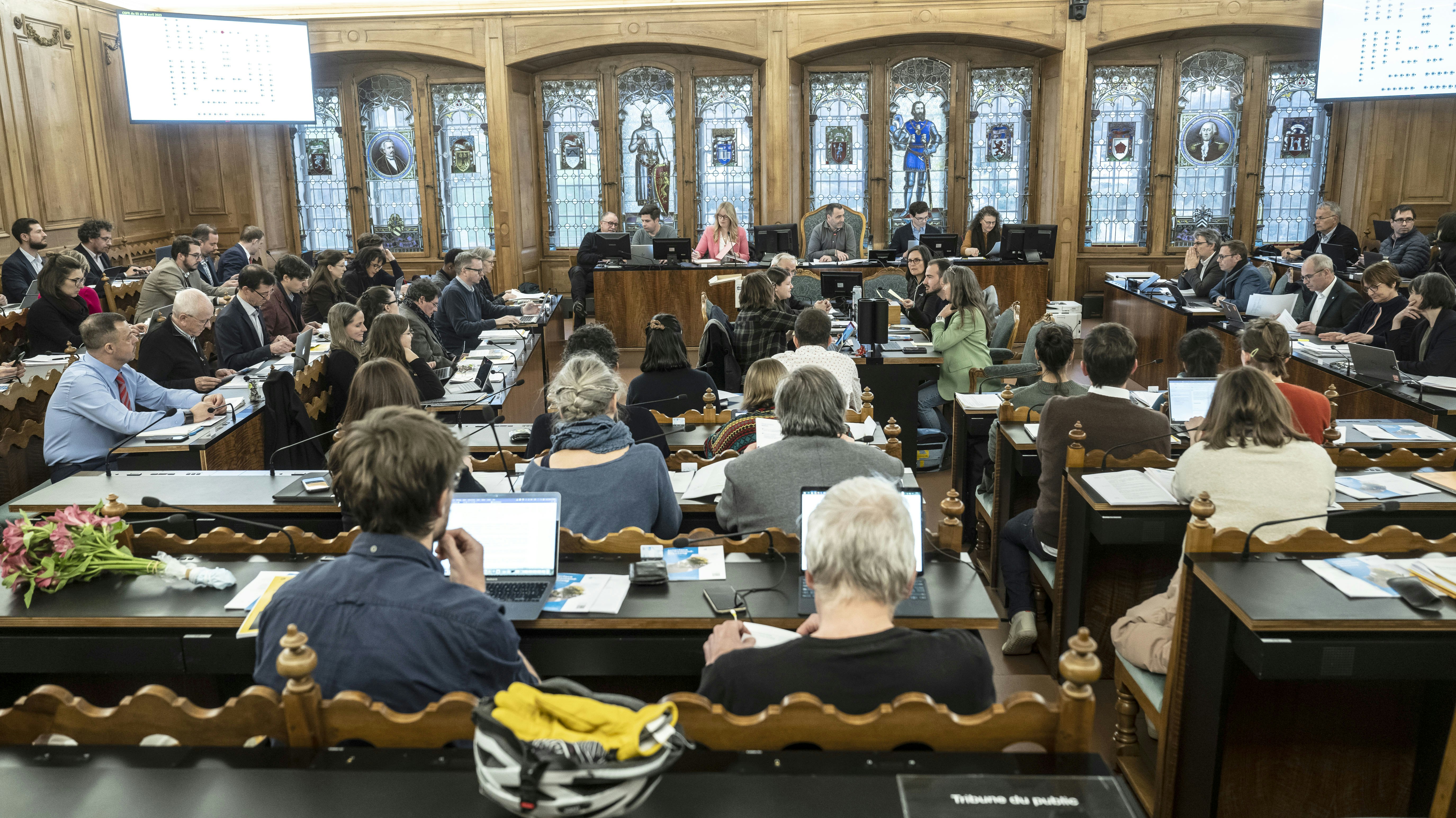 , Il avait trait&eacute; un confr&egrave;re de &laquo;vrai connard&raquo;. Un &eacute;lu de la ville de Fribourg condamn&eacute; pour injure