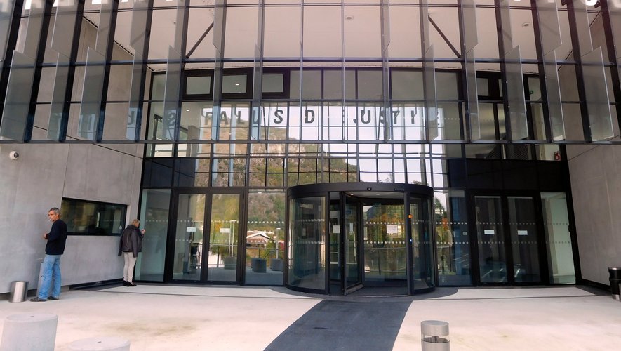 , Agressions sur des amis, menaces sur un &eacute;lu, alcool et armes ill&eacute;gales : un trentenaire r&eacute;pondra de ses actes devant la justice le 11 juillet