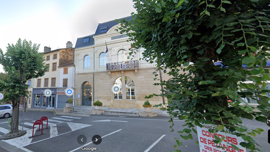 , Deux hommes agressent la maire et des &eacute;lus d&rsquo;une commune avant de foncer en voiture sur des habitants qui tentaient de s&rsquo;interposer