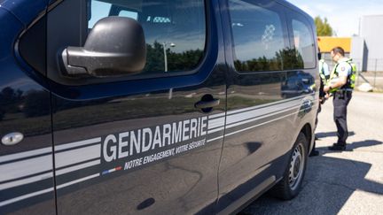 Une op&eacute;ration de contr&ocirc;le de la gendarmerie nationale, le 18 avril 2025, sur la commune de Preignan (Gers). (ISABELLE SOURIMENT / HANS LUCAS / AFP)