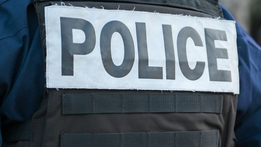 , &laquo;&nbsp;Il m&rsquo;a empoign&eacute; et tir&eacute; par le col&nbsp;&raquo; : un &eacute;lu agress&eacute; et menac&eacute; au couteau par un automobiliste qui prend la fuite