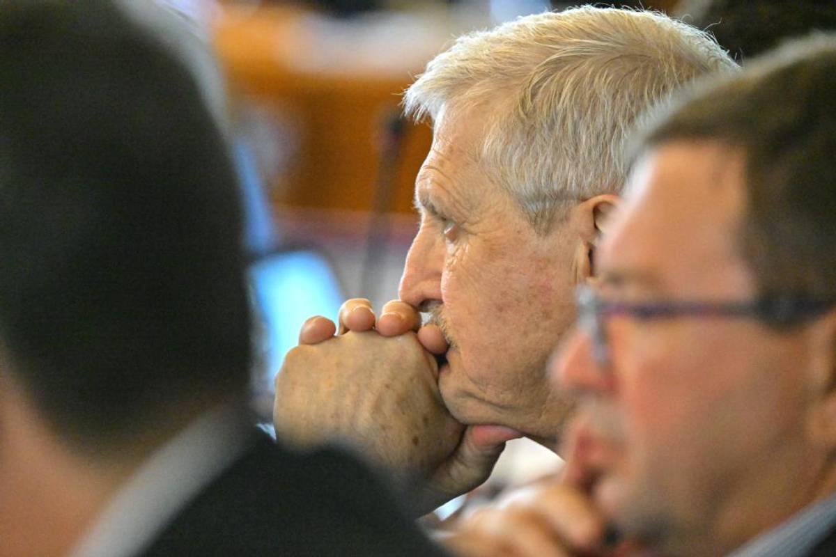, Le maire de Limoges &Eacute;mile Roger Lombertie et deux de ses adjoints mis en examen pour harc&egrave;lement