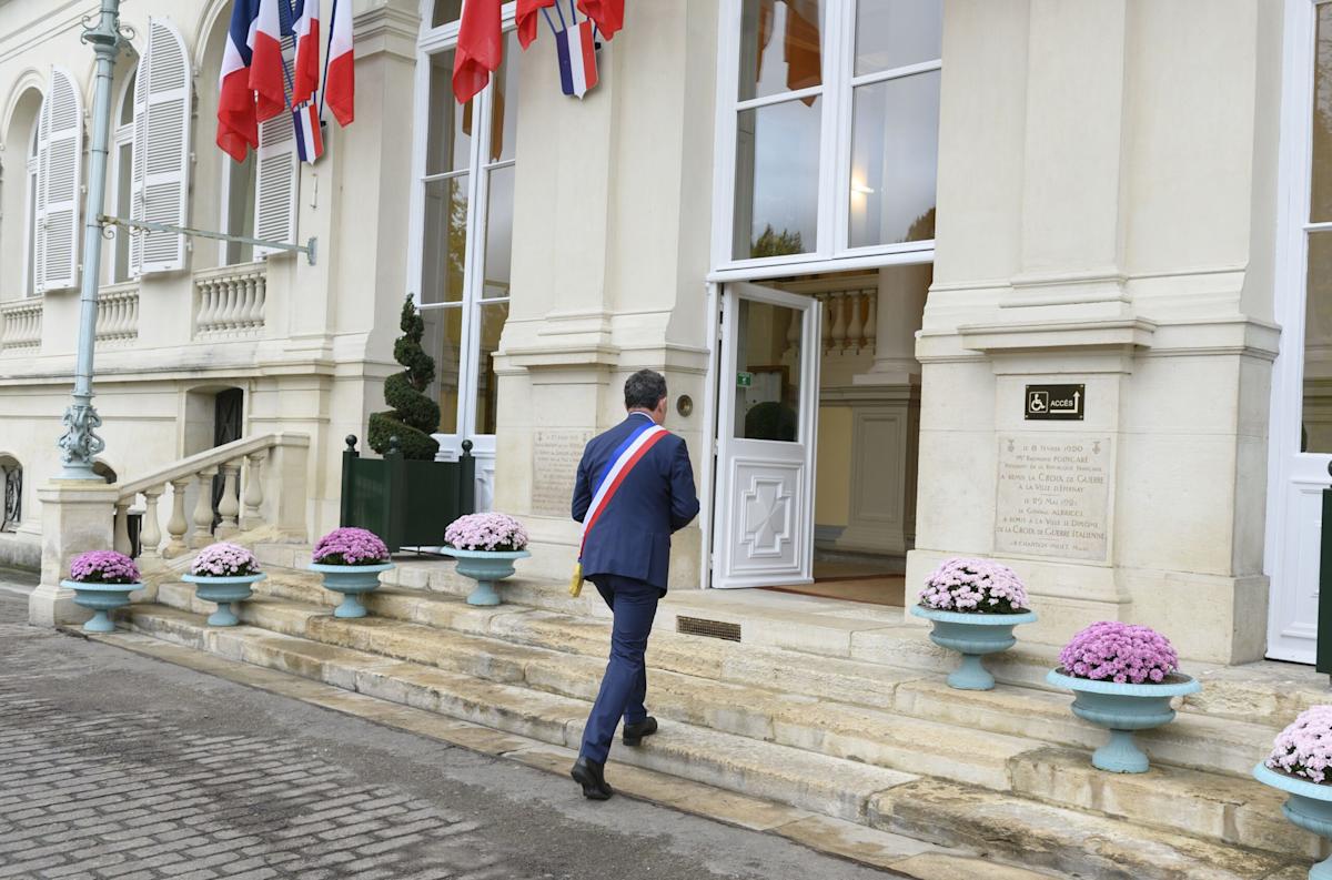, Les agressions contre des &eacute;lus se sont maintenues &agrave; un haut niveau en 2024, avec 2500 faits recens&eacute;s