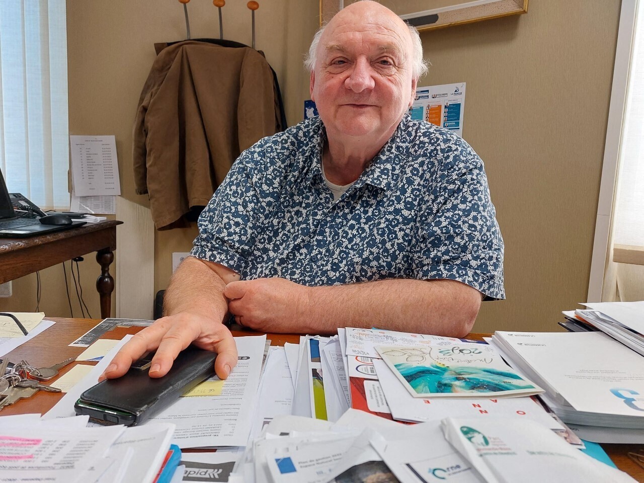 , Violences contre le maire de Mortain : jet de pierres et agressions verbales