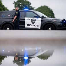 Une chasse &agrave; l'homme a &eacute;t&eacute; lanc&eacute;e pour retrouver l'auteur pr&eacute;sum&eacute; du meurtre d'une &eacute;lue locale du Minnesota aux &Eacute;tats-Unis, le 14 juin 2025.