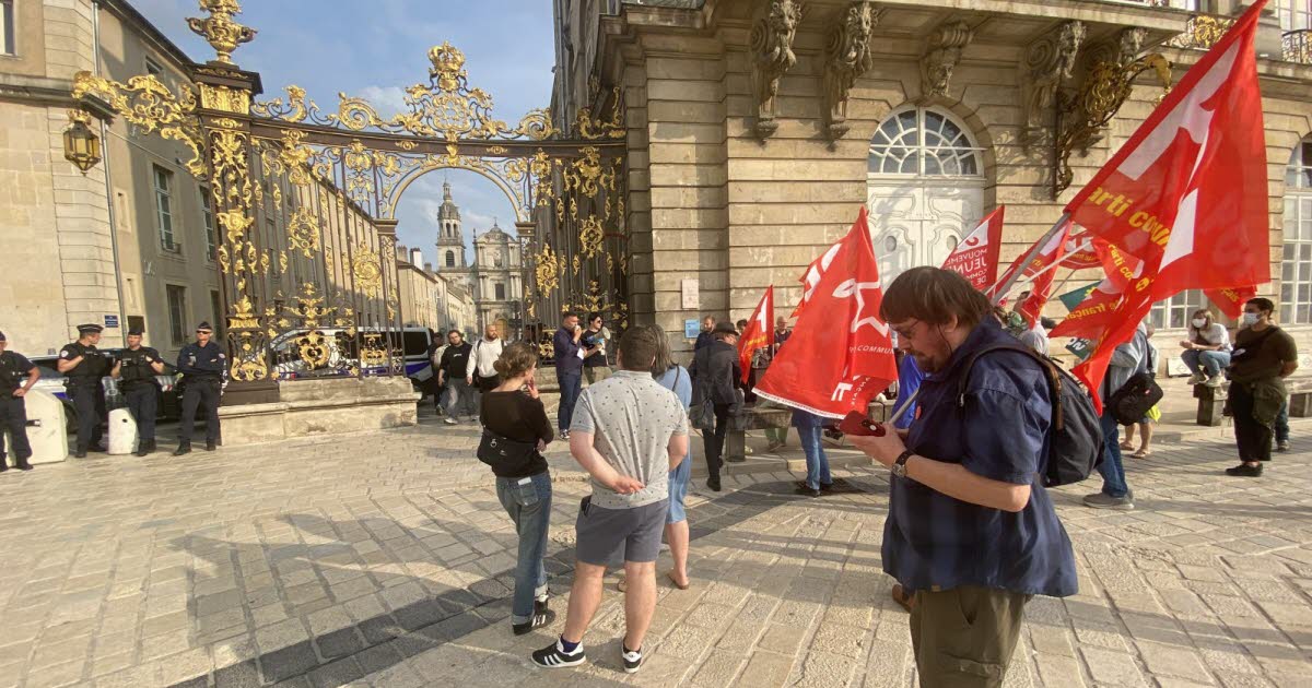 , Nancy Petite manifestation communiste place Stanislas contre une grosse agression &agrave; Al&egrave;s