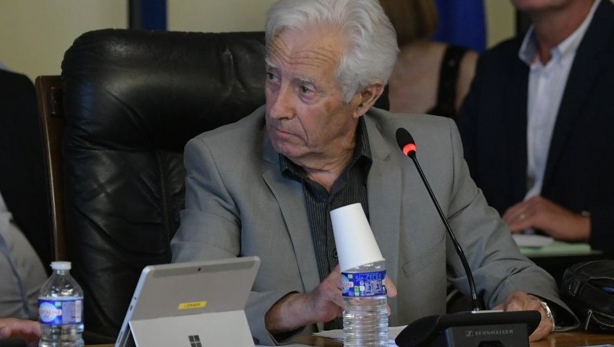 , Conseil municipal d&rsquo;Agde : les &eacute;lus de la majorit&eacute; ont vot&eacute; comme un seul homme le retrait des d&eacute;l&eacute;gations de Louis Bentajou